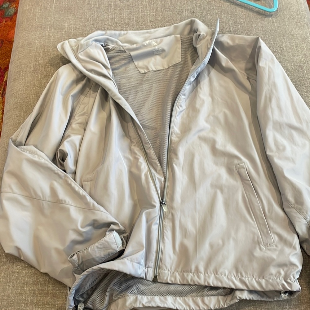 Antigua Mesh lined. Light weight jacket   Size small. Never worn